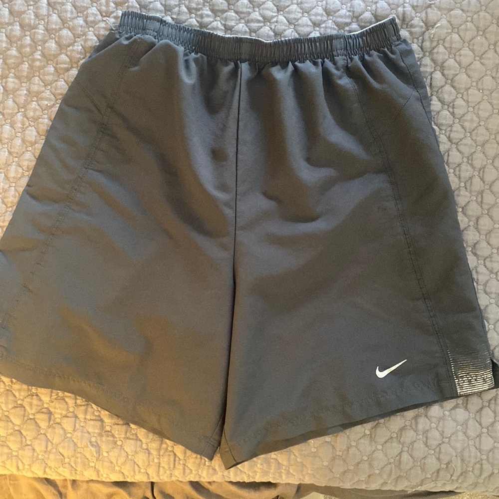Nike Dri-Fit running shorts in dark grey, inner panty with hidden pocket Sz Sm